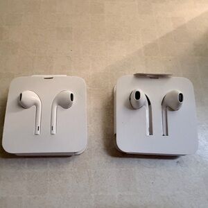 (2) Apple earpods w/lightning connector new never used